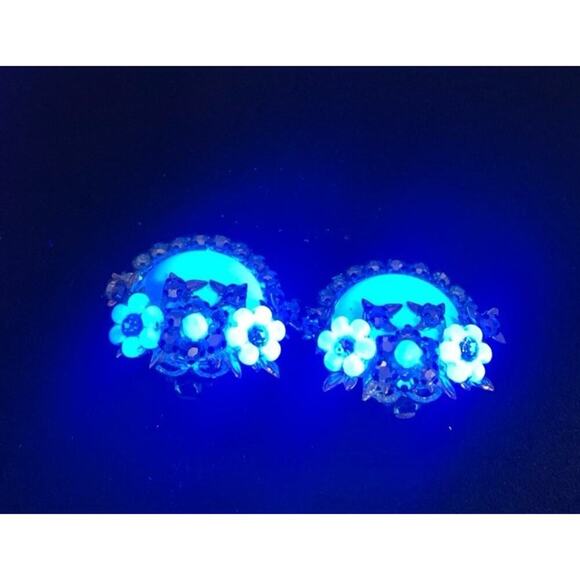 Vintage Japan Costume Pearl & Rhinestone Clip On Earrings Glow Under UV Light - Picture 3 of 6